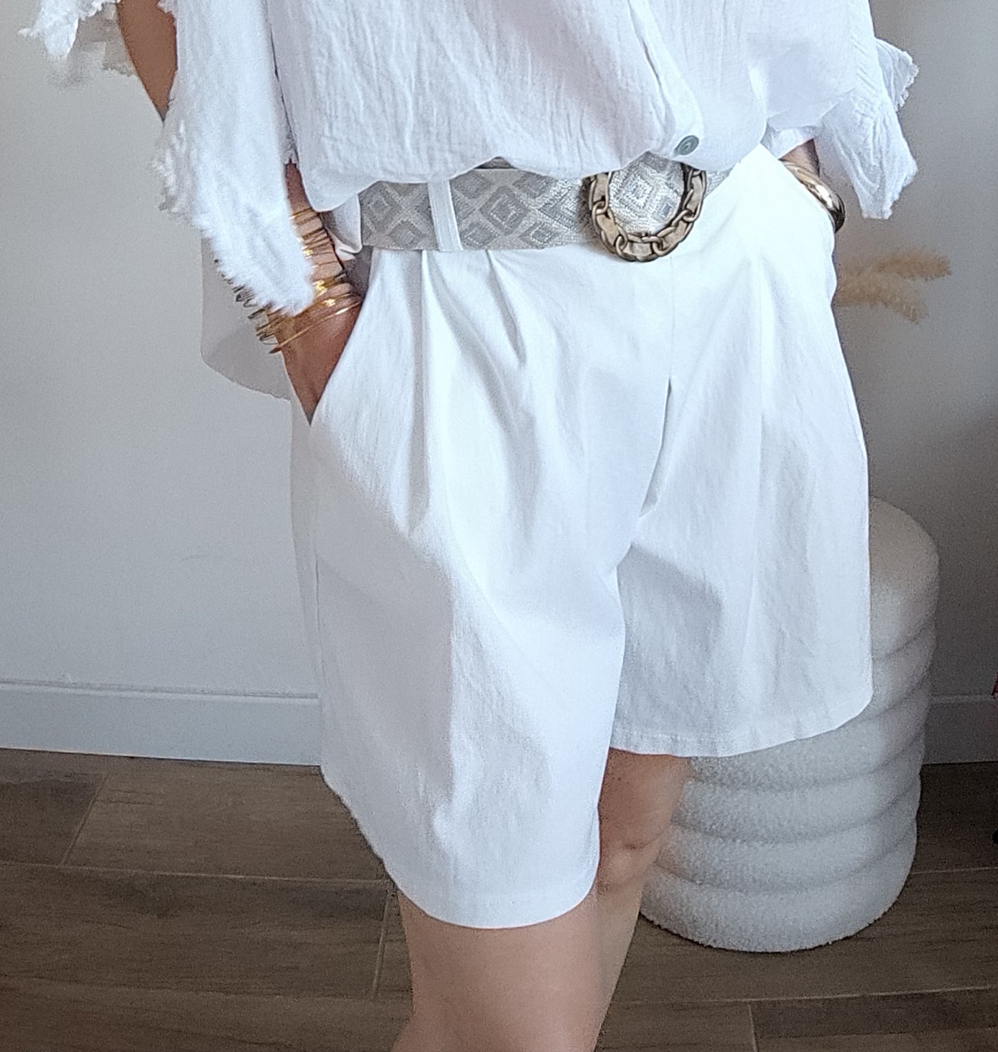 BERMUDA AVEC CEINTURE BLANC