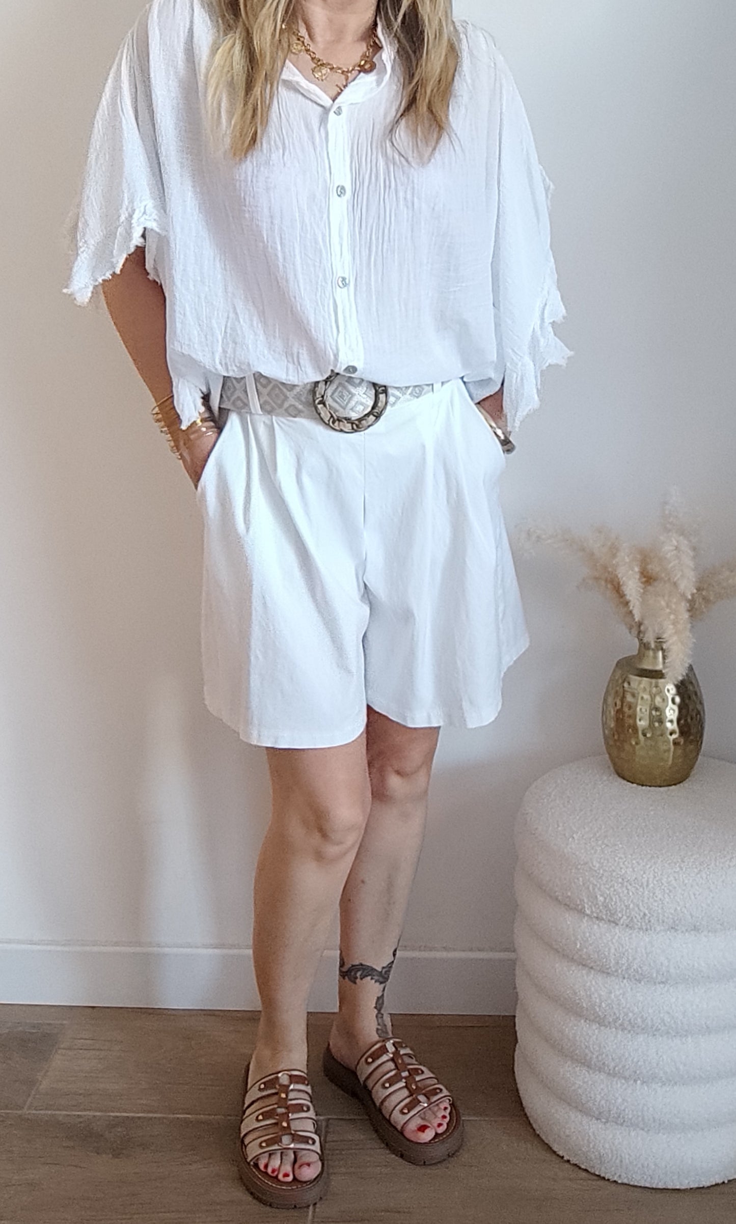 BERMUDA AVEC CEINTURE BLANC