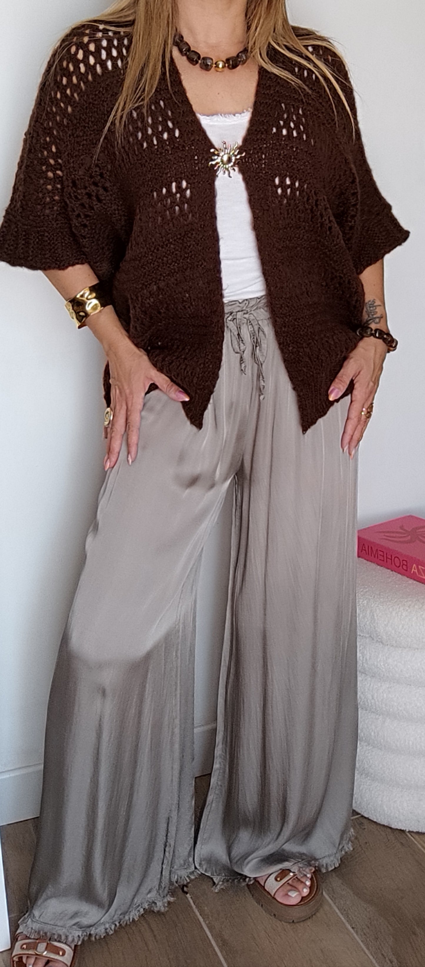GILET AVEC BROCHE SOLEIL CHOCOLAT