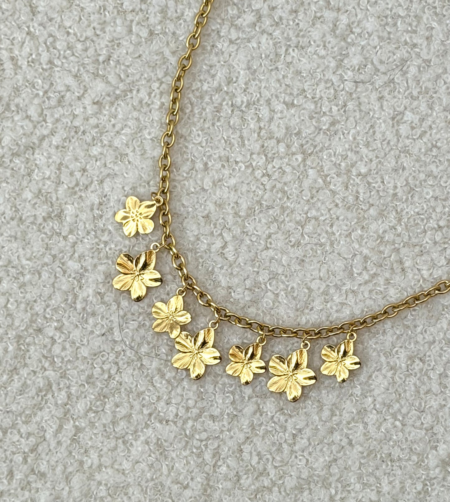 COLLIER FLORA