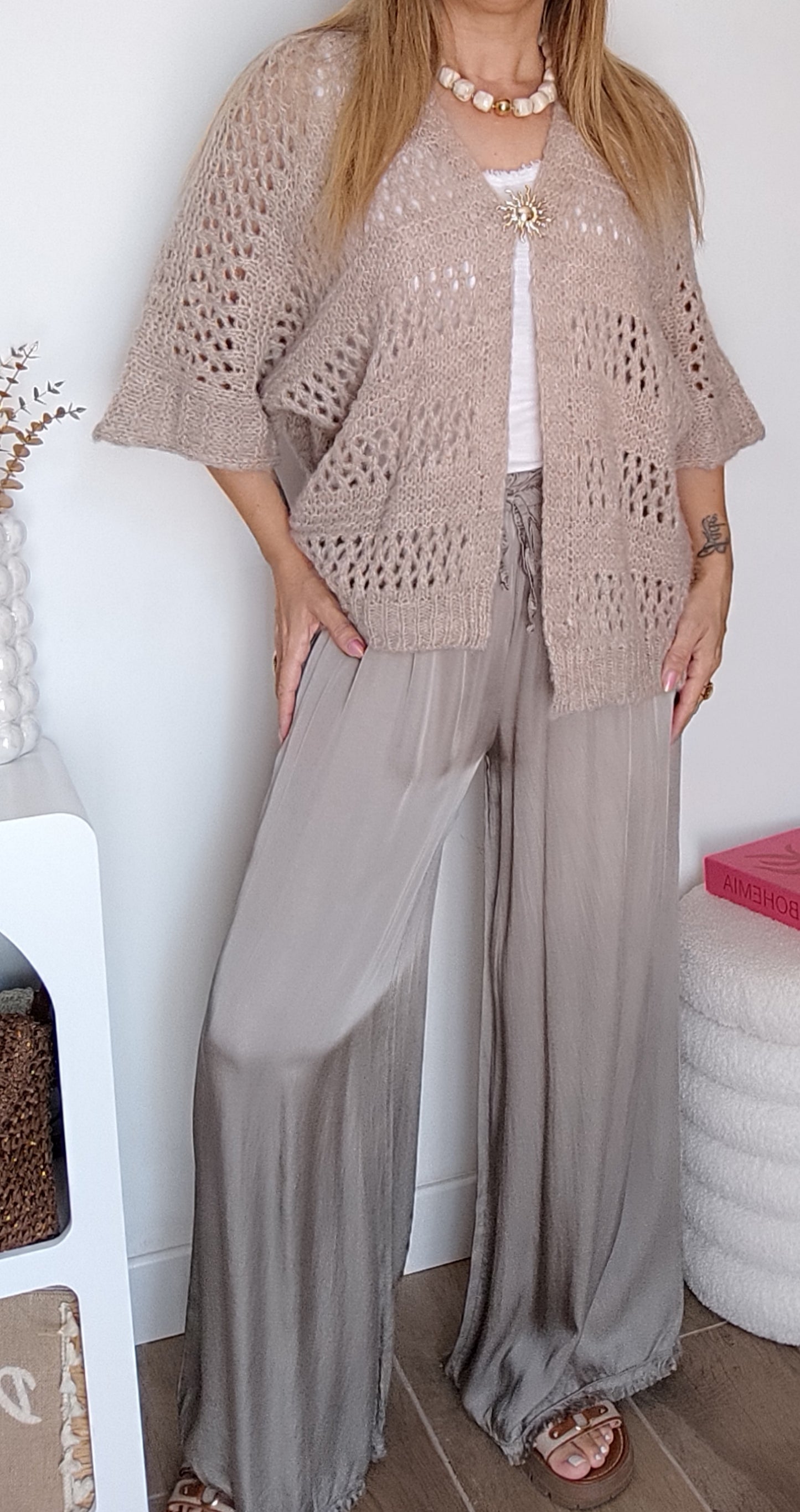 GILET AVEC BROCHE SOLEIL TAUPE CLAIR