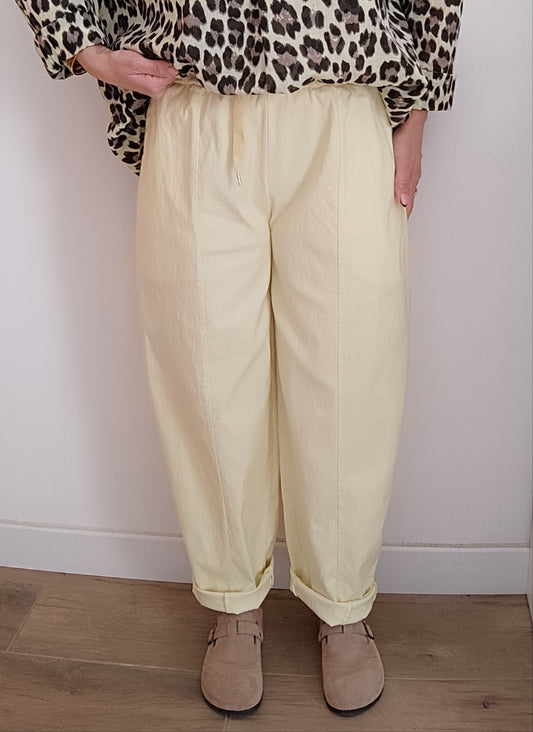 PANTALON BARREL JAUNE CLAIR