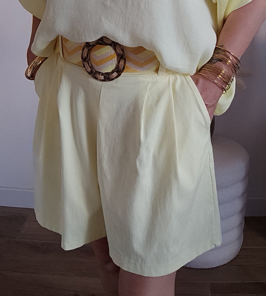 BERMUDA AVEC CEINTURE JAUNE